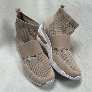 Mudd Soft Tan, White Trim  Hi-Top Slip On Sneaker Sz: 7.5